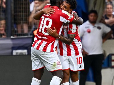 Papá Estudiantes ganó el clásico ante Gimnasia y jugará la final con Racing