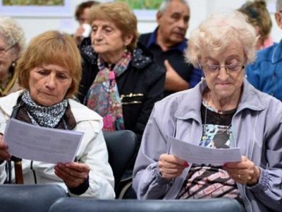 Este lunes, los jubilados de ANSES cobrarán sus haberes con aumento y aguinaldo