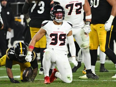 Texans consiguen su primer triunfo de playoffs de visitante y frenan a Rodgers y a los Steelers