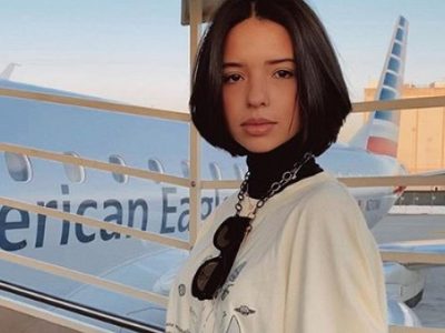 Ángela Aguilar impuso una vez más su estilo y mostró un atuendo totalmente oscuro