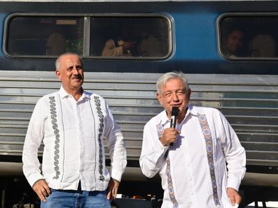 Tras la ola de violencia en Tabasco, el gobernador interino recibe a AMLO