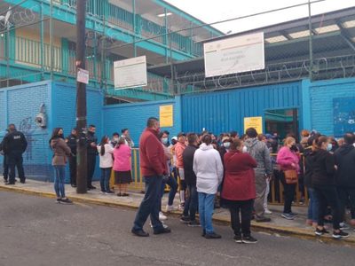 Alumno de secundaria apuñala a un compañero en el salón de clases en Iztapalapa