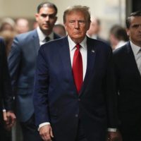 Trump ofrece fianza de 100 mdd y pide tiempo para pagar la multa que le impusieron por 450 mdd