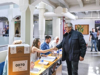 Alberto Fernández fue a votar y remarcó que “hoy es un día muy importante”