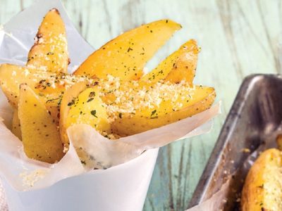 Papas con queso parmesano extra crujientes: probá esta versión que no tiene nada que envidiarles a las papas fritas clásicas