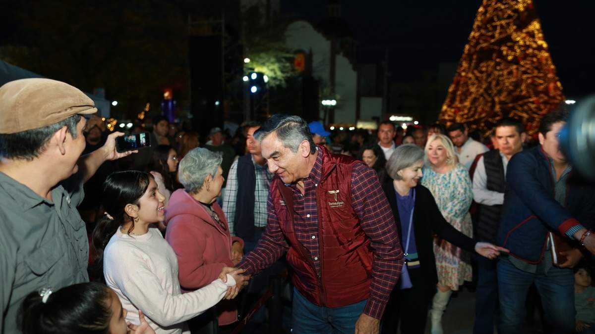 Conviven Américo y María con familias en concierto por Día de Reyes