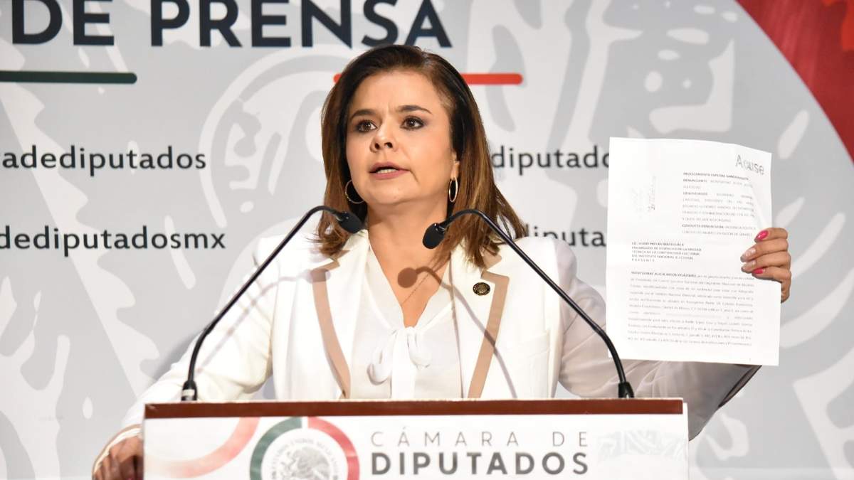 Montserrat Arcos en su conferencia de prensa