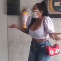 Mujer discriminada por su vestimenta en Colombia resultó ser una influencer