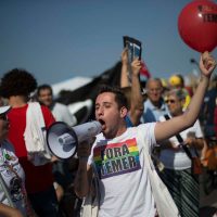Protestan contra Temer a unas horas de la inauguración de Río 2016