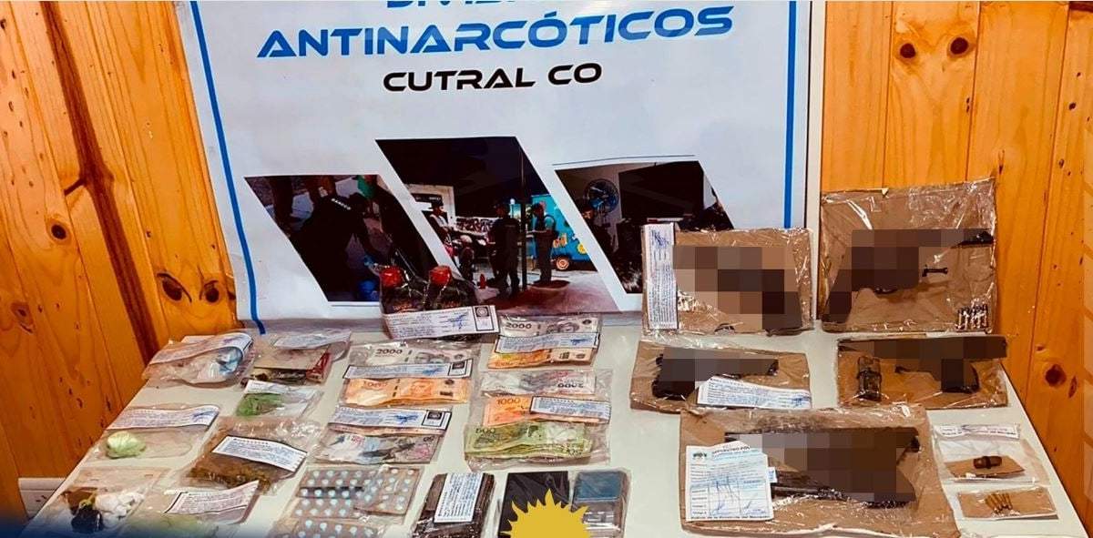 Los policías secuestraron drogas, armas y varios elementos relacionados con la investigación. Fuente: (Policía de Neuquén)