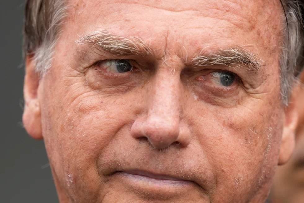 Otorgan prisión domiciliaria a Bolsonaro debido a problemas de salud