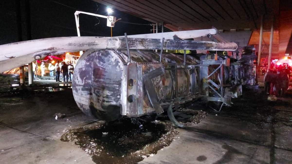 Él camión que llevaba el gas. Fuente: (Twitter)