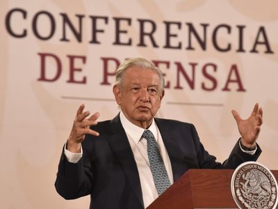 AMLO justifica filtración de datos: "se entendió mal" y estalla contra defensa de María Amparo Casar