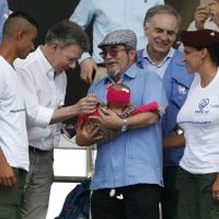 Las FARC dejan de ser guerrilla; 'por este día, ha valido la pena ser presidente”: Santos