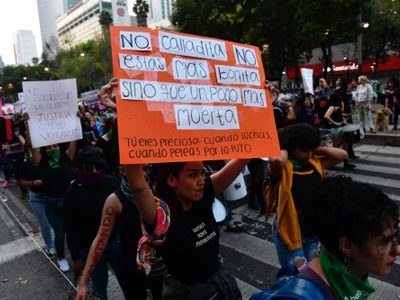 #MarchaFeminista: con el rostro al descubierto y rabia contra gobiernos 4T