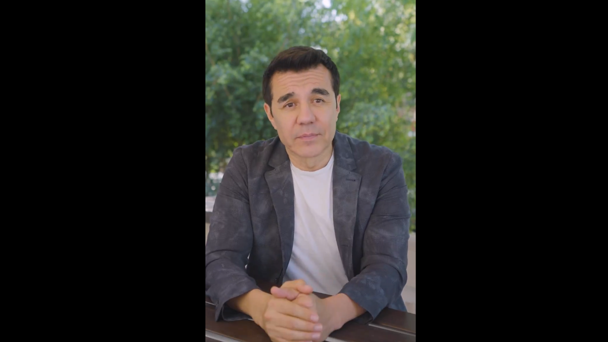 El anuncio del comediante