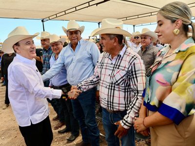 Gobernador Durazo beneficia a ganaderos sonorenses con entrega de maquinaria y sementales bovinos
