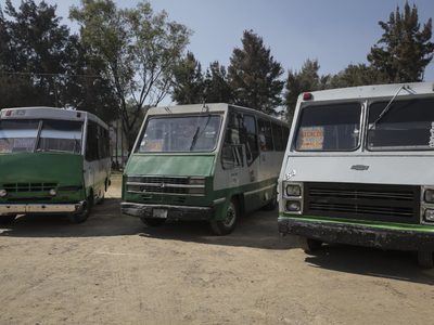 Brugada anuncia apoyos para eliminar los microbuses en mal estado