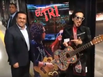 Alex Lora canta al 'Qrobús” tras críticas de usuarios por retrasos de hasta dos horas (video)