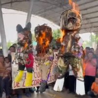 Migrantes queman piñata con figura de Francisco Garduño y anuncian marcha-caravana