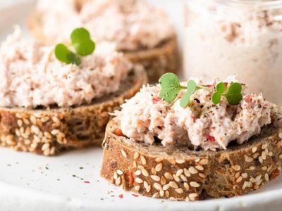 Toast de atún: una receta rápida y con pocos ingredientes para un brunch liviano y fresco