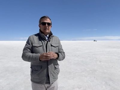 "Me llaman Bond": Marcelo Ebrard comparte broma en TikTok
