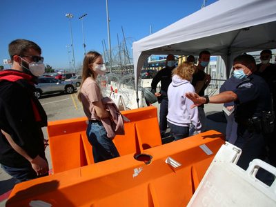 En la frontera entre México y Estados Unidos también acampan rusos y ucranianos