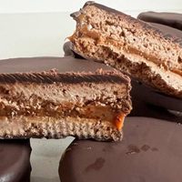 Con solo 2 ingredientes: prepará este delicioso alfajor de chocolate y poné la pava para disfrutarlo con mate