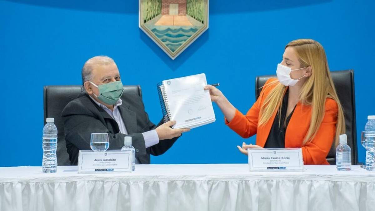 Juan Garabito con la intendenta Emilia Soria. Fuente: (Twitter)