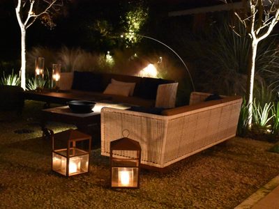Con un frasco de vidrio, creá esta lámpara chic para tu jardín en pocos pasos y sin gastar de más