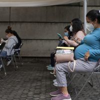Las vacunas protegen más a las embarazadas y a los bebés si se administran en el tercer trimestre