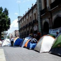 Normalistas de Oaxaca se movilizan para exigir a Murat mesa de diálogo y 750 plazas