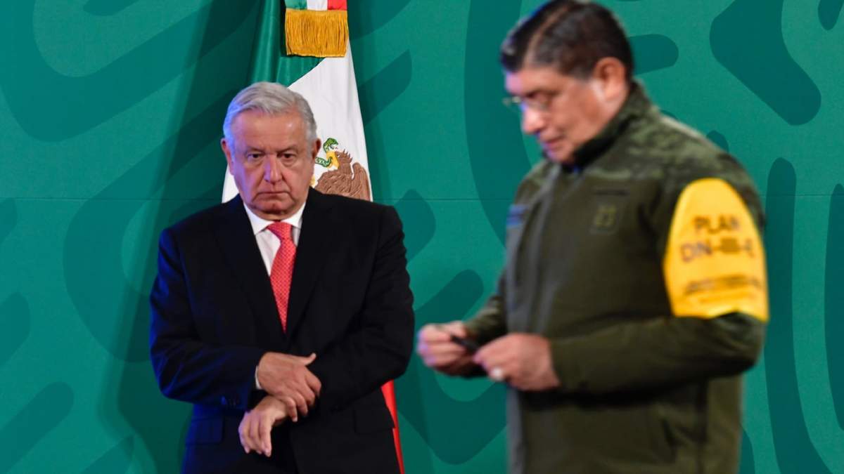 El presidente López Obrador y el secretario de la Defensa, Luis Cresencio Sandoval