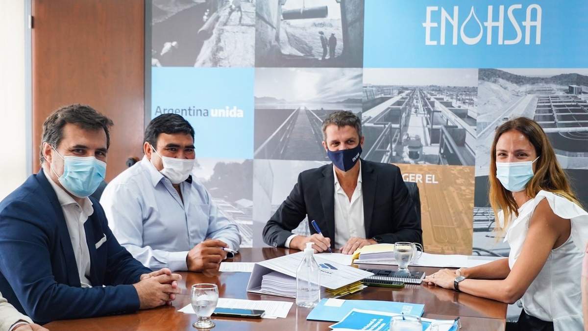 Darío Martínez, secretario de energía, junto con los otros participantes de la reunión. Fuente: (Twitter)