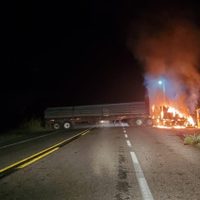 “Arde” Tecpan de Galeana, grupos armados se enfrentan con militares; hay cuatro muertos