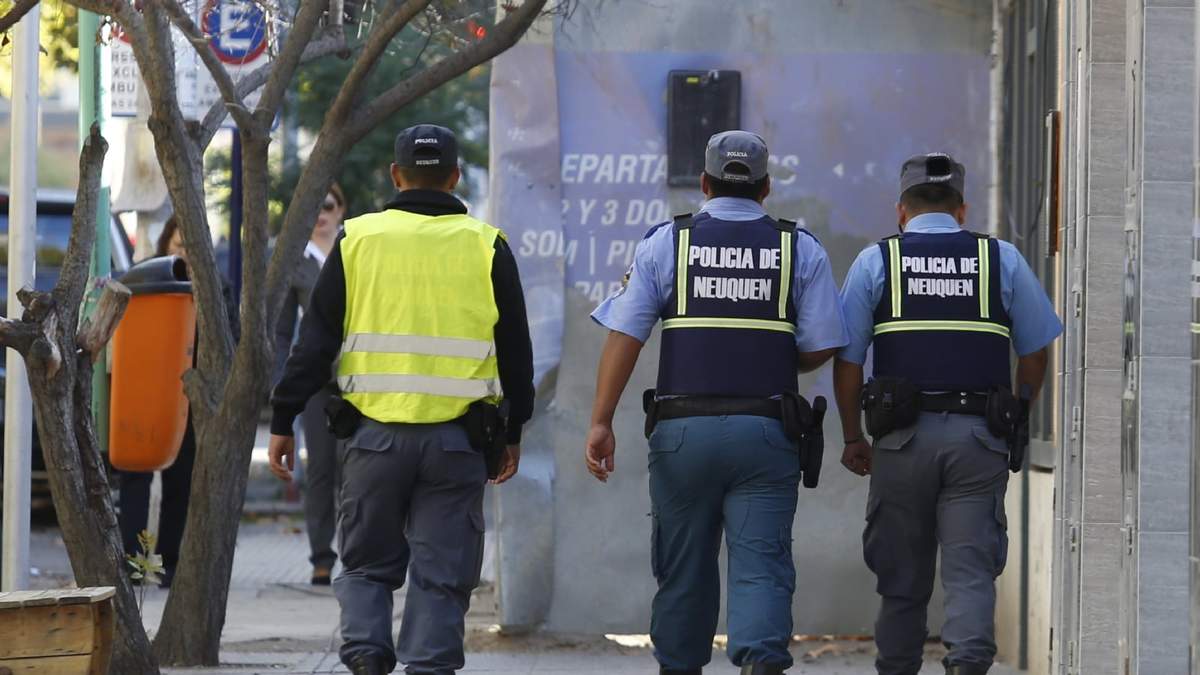Agentes de la policía de Neuquén Capital. Fuente: (Twitter)
