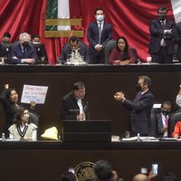 Lorenzo Córdova alborota a diputados; Noroña lo llama "violador de derechos"