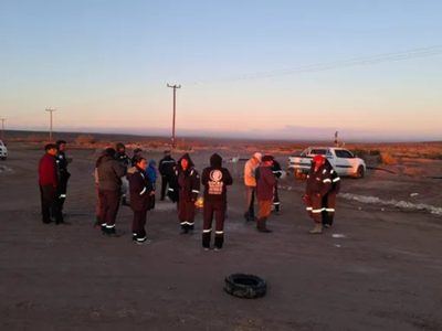 Superficiarios de Sierra Barrosa bloquearon el acceso al yacimiento en reclamo por trabajo y condiciones dignas