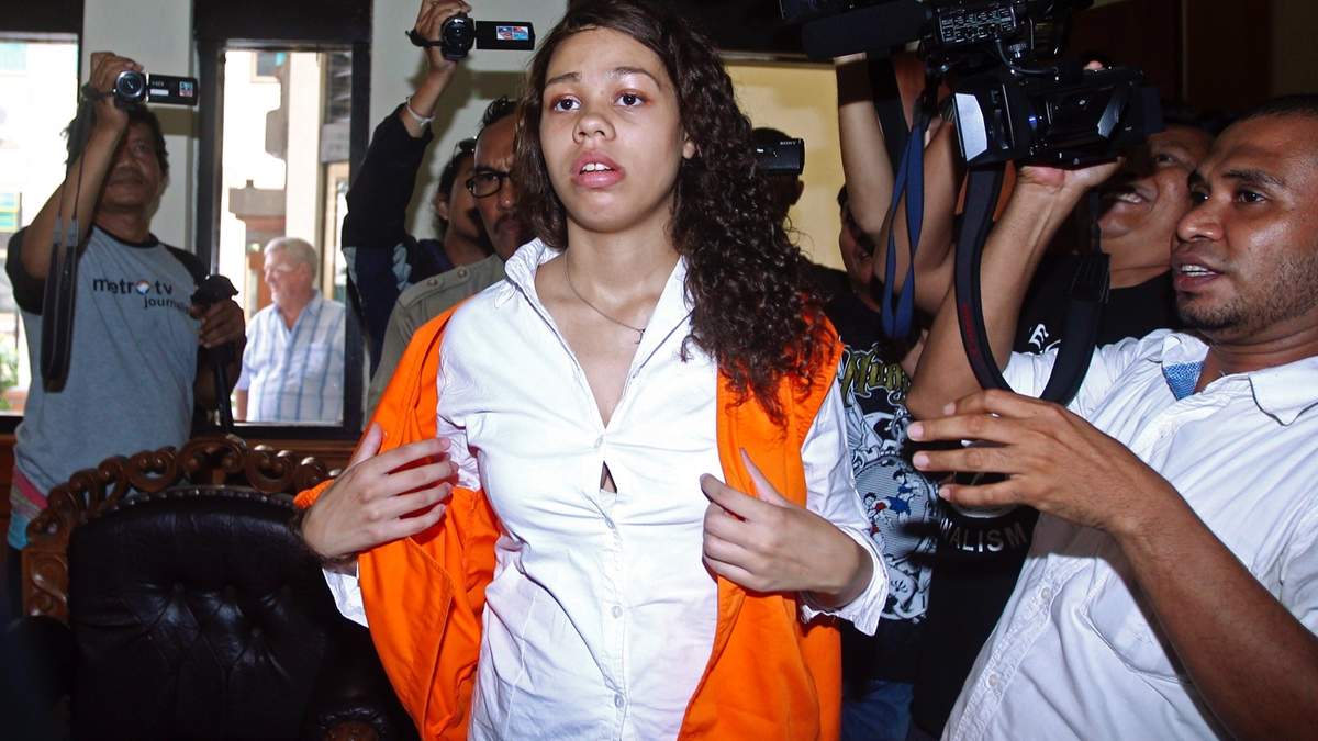 Heather Mack, de Chicago, Illinois, llega a un tribunal para su audiencia de sentencia en Denpasar, Bali, Indonesia, el 21 de abril de 2015