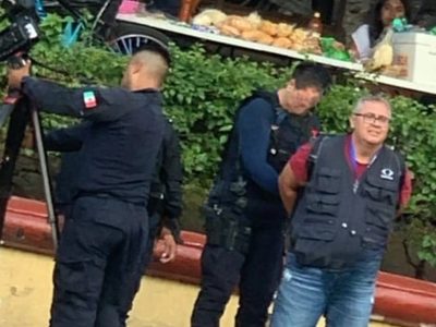 Camarógrafo es detenido por policías mientras grababa en Tequila, Jalisco