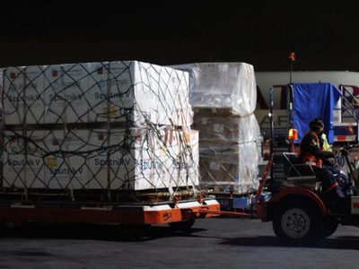 México recibe 200 mil dosis del segundo componente de vacunas Sputnik