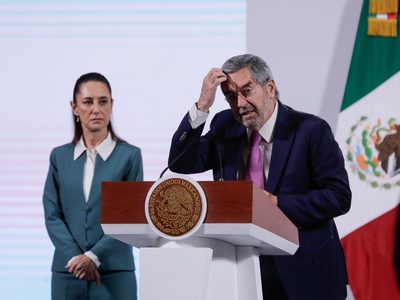 De la Fuente rechaza la “medida unilateral” de Trump del retorno del programa "Quédate en México"