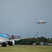 Por decreto, el Gobierno inició la desregulación del mercado aerocomercial