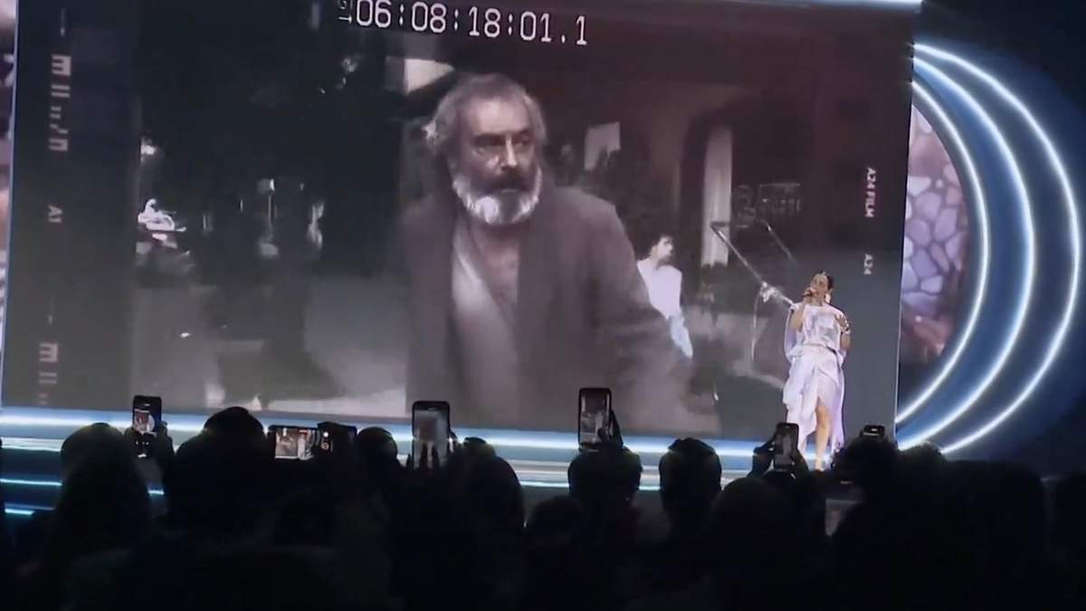 Julieta Venegas en su actuación en los Ariel