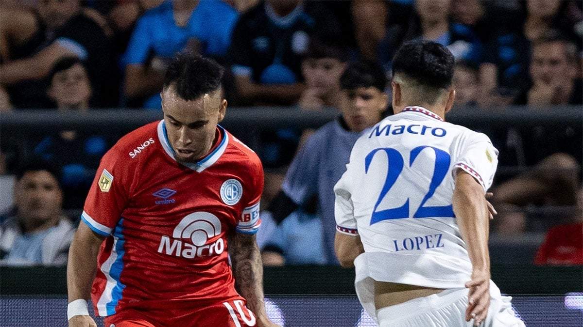 Lucas Zelarayán con el balón. El ex Columbus Crew siempre genera peligro.