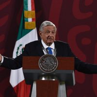 AMLO asegura que Clouthier no tenía información sobre nueva verificación de autos