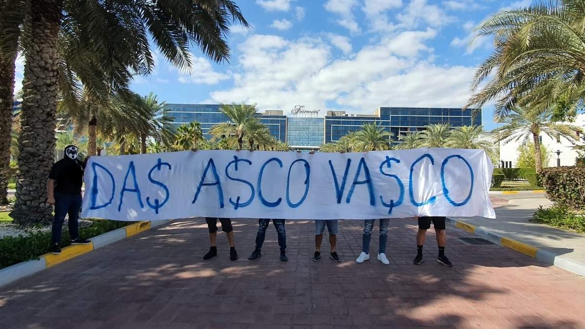 La afición ha pedido el cese de los directivos