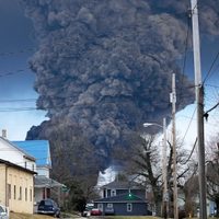 Qué son y qué provocan los químicos derramados por un tren en Ohio