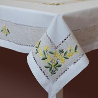 Si heredaste el mantel de tu abuela, estás de suerte: vuelven los bordados a la decoración