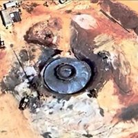 Un "cazador" de ovnis encontró un extraño objeto en el Sahara y generó cientos de especulaciones